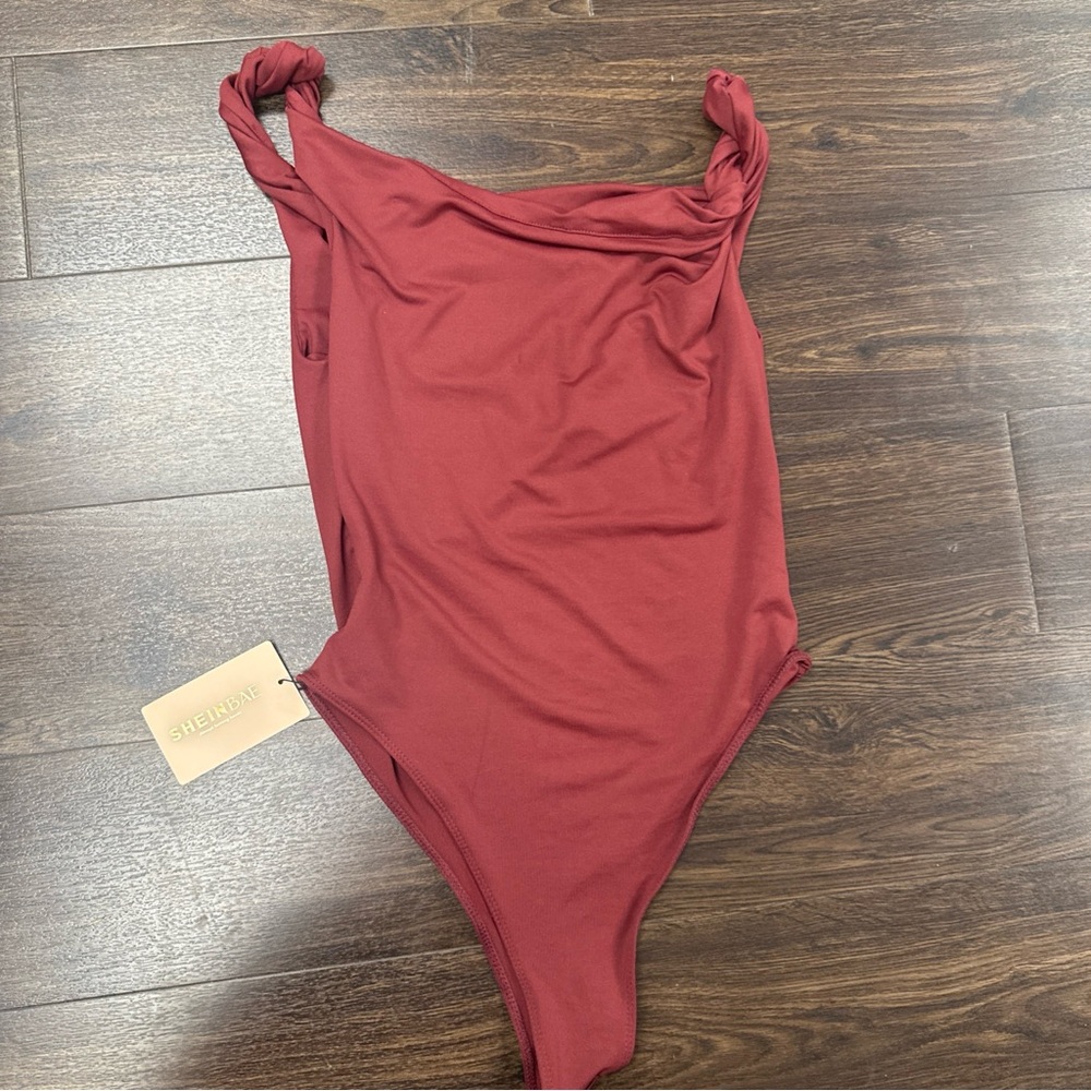 SHEIN‎ BAE Burgundy One-Shoulder bodysuit